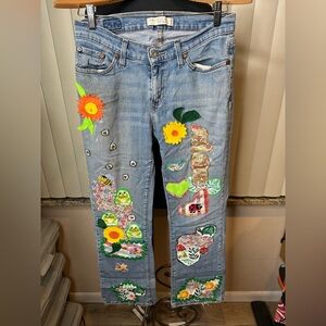 Levi’s 529  Curvy Boot Cut Embroidered Flower/Ladybug/Frog Light Blue Jeans 8